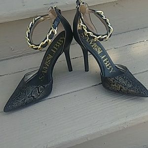 Sam and Libby gold ankle chain stilettos